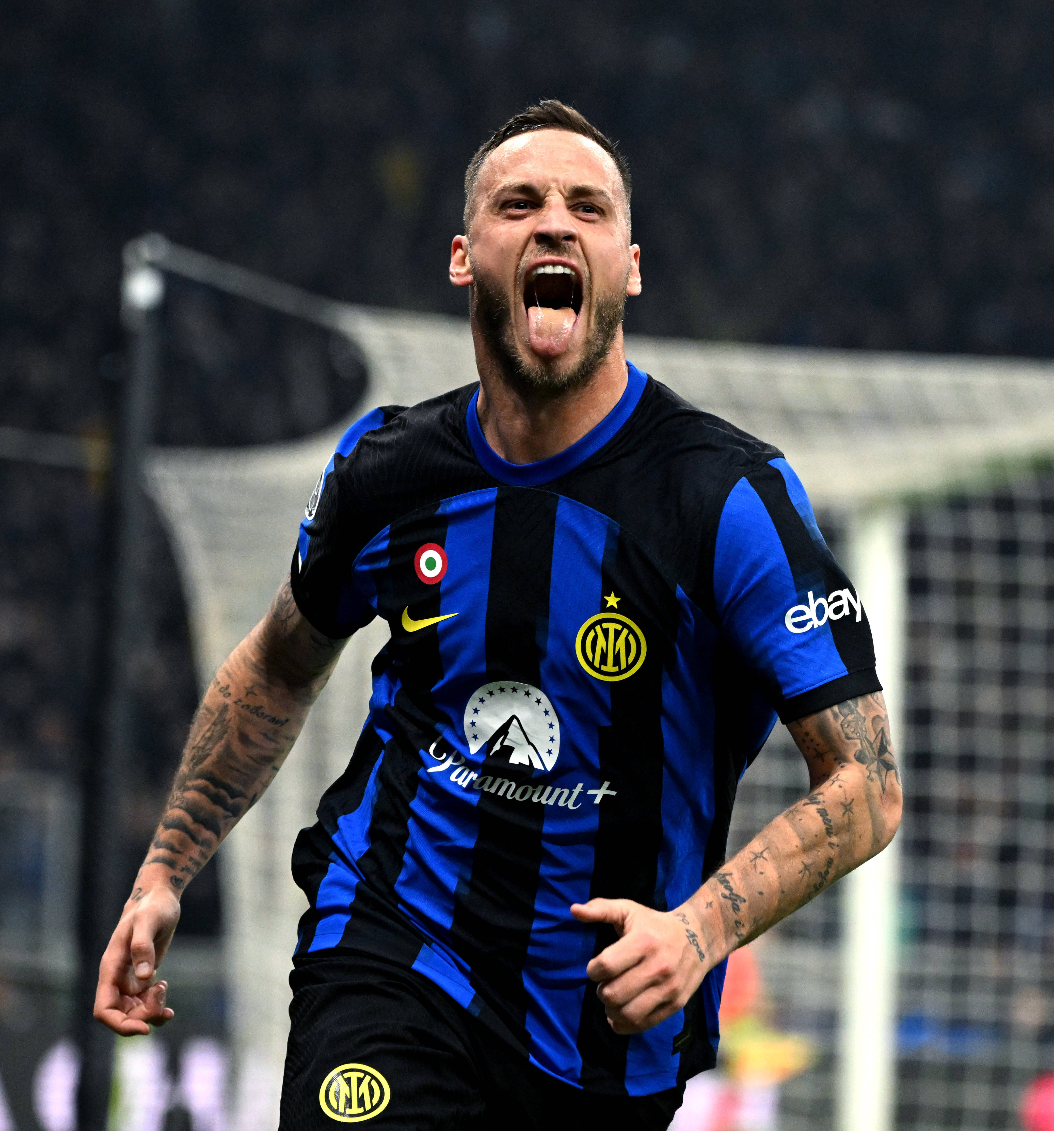 斯诺克英锦赛：斯佳辉6-0零封瑞恩，晋级16强（斯佳辉6-0横扫瑞恩，闯入英锦赛16强）