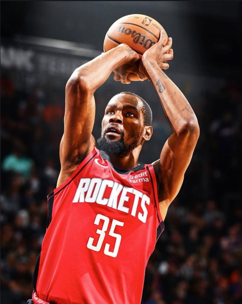 TA：曼城明夏可能签右后卫和右边锋，他们仍在关注利夫拉门托（TA：曼城或在明夏引进右后卫和右边锋，利夫拉门托仍在考察名单）