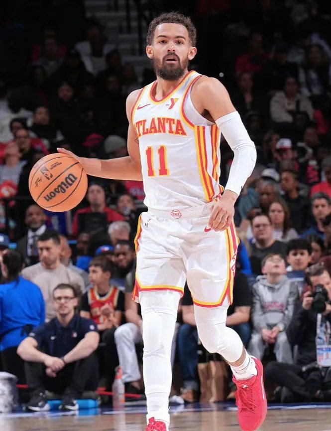 超高人气，一印度女球迷接机时手举标语：梅西，拯救印度足球（人气爆棚！印度女球迷机场举牌：梅西，请救救印度足球）