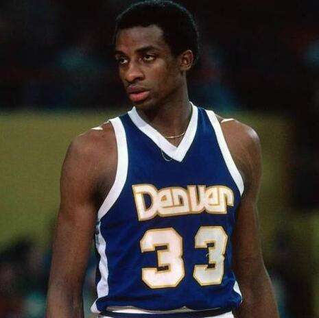 打进精彩世界波+头球破门，马杜埃凯当选欧冠本周最佳球员（轰进世界波并头球建功，马杜埃凯荣膺欧冠本周最佳）