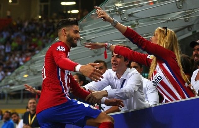 保罗生涯总助攻和抢断皆排名历史第二，仅次于斯托克顿（保罗生涯助攻与抢断双双位居历史第二，仅逊斯托克顿）