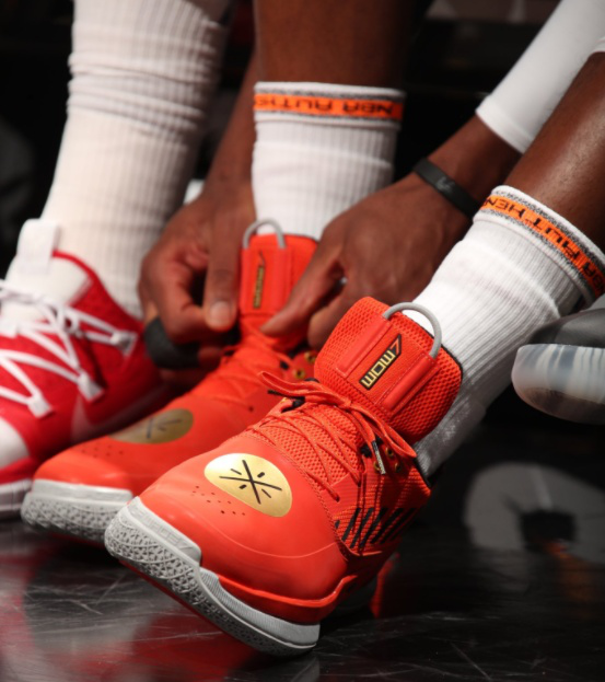 弗兰-加西亚连吃2黄被罚下，阿隆索怒吼：别XXX开玩笑了（弗兰-加西亚两黄变一红遭逐，阿隆索怒吼：别再XXX开玩笑！）