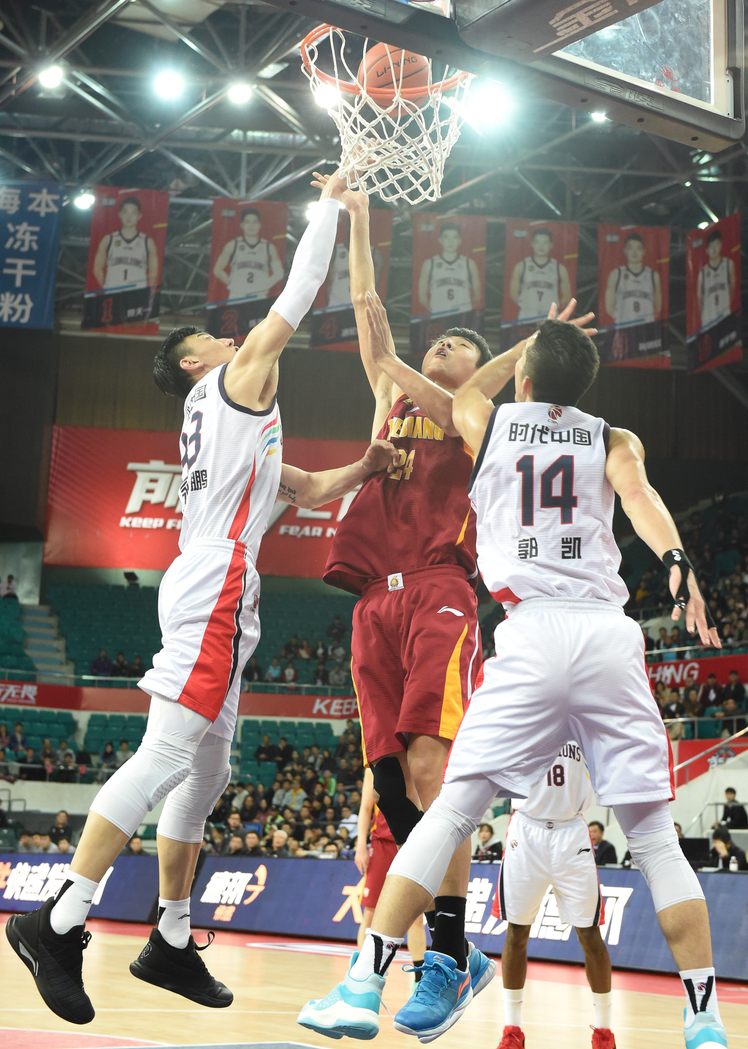 突袭杭州：对抗三大浙江最强，死不服输什么叫做竞技精神！（奔赴杭州挑战浙江三强：不服输才是真正的竞技精神！）