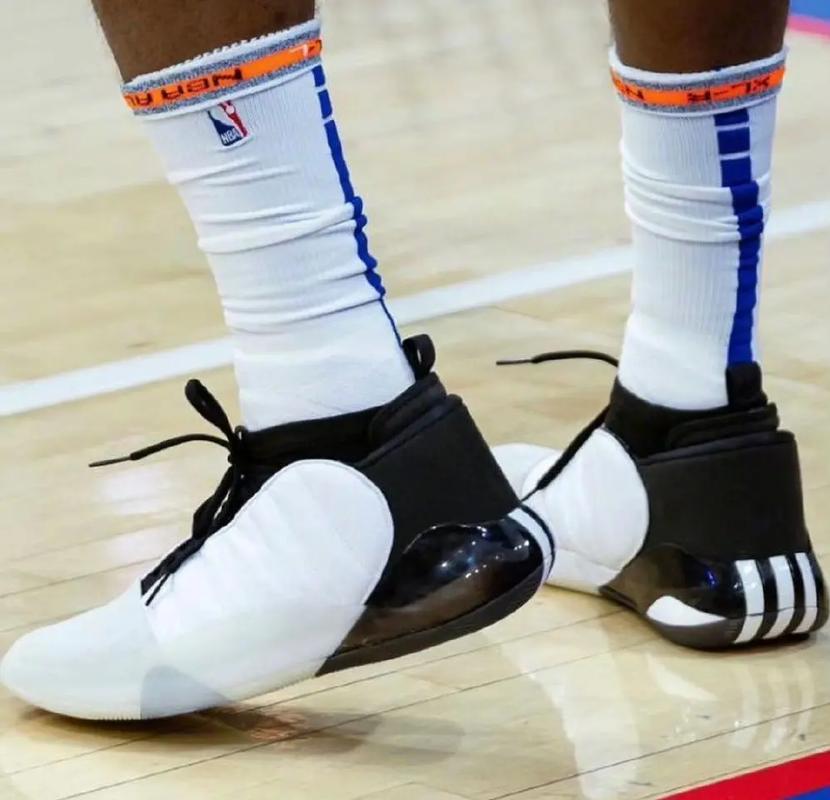 掘金核心稳健带队获胜（掘金当家稳扎稳打率队取胜）