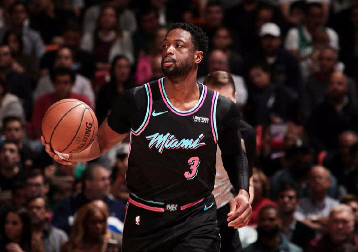 欧文突破防守助攻制胜（欧文突破撕裂防线妙传助队取胜）