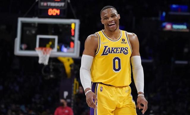 苏超创全国多个标志性第一次：央视转播、启用VAR、名哨执法（苏超实现多项全国里程碑首创：央视转播、引入VAR、名哨执法）