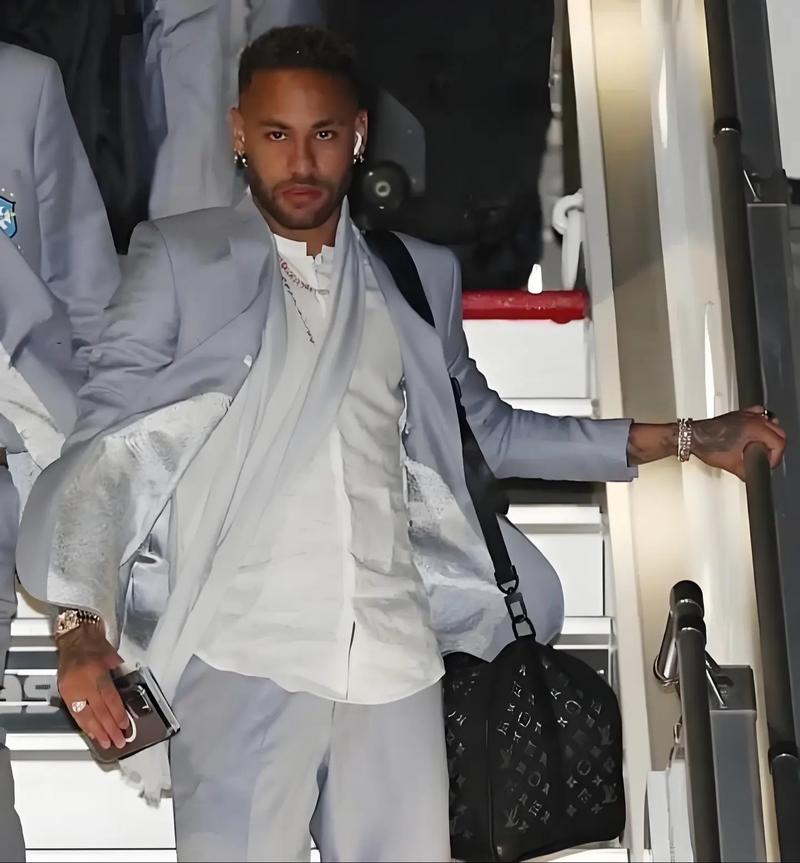 第17届中国杯帆船赛火热开赛 首创“一赛两城三赛制”（第17届中国杯帆船赛启航 开创“一赛两城三赛制”新模式）